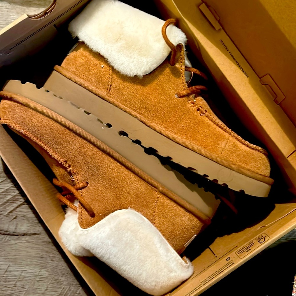 Uggs Diara size 9. Got the wrong size, never worn once.